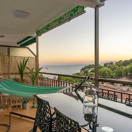 Beach Front Retro Hideaway In Salou Exterior photo