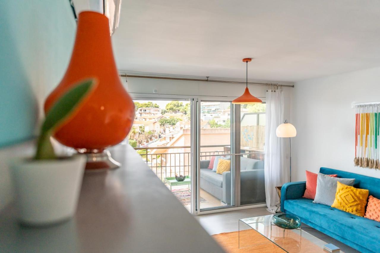 Beach Front Retro Hideaway In Salou Exterior photo