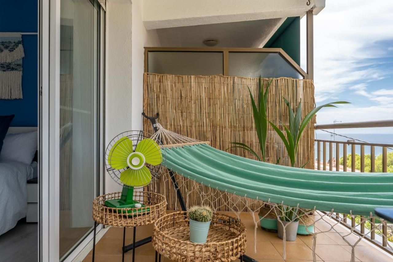 Beach Front Retro Hideaway In Salou Exterior photo