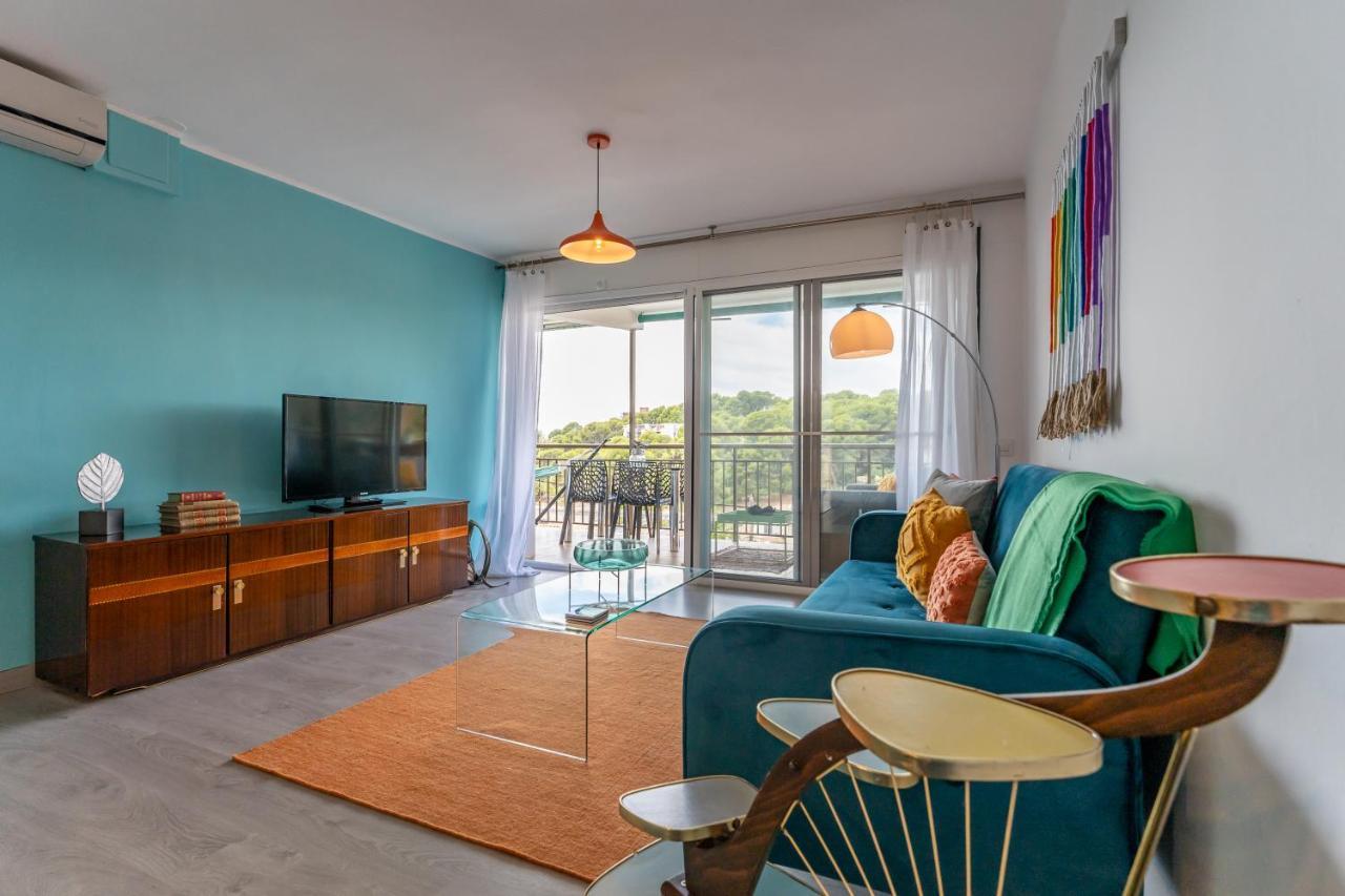 Beach Front Retro Hideaway In Salou Exterior photo