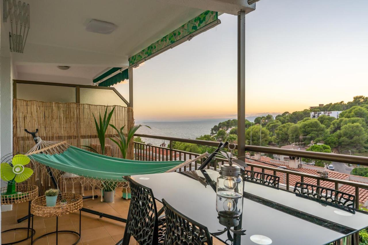 Beach Front Retro Hideaway In Salou Exterior photo
