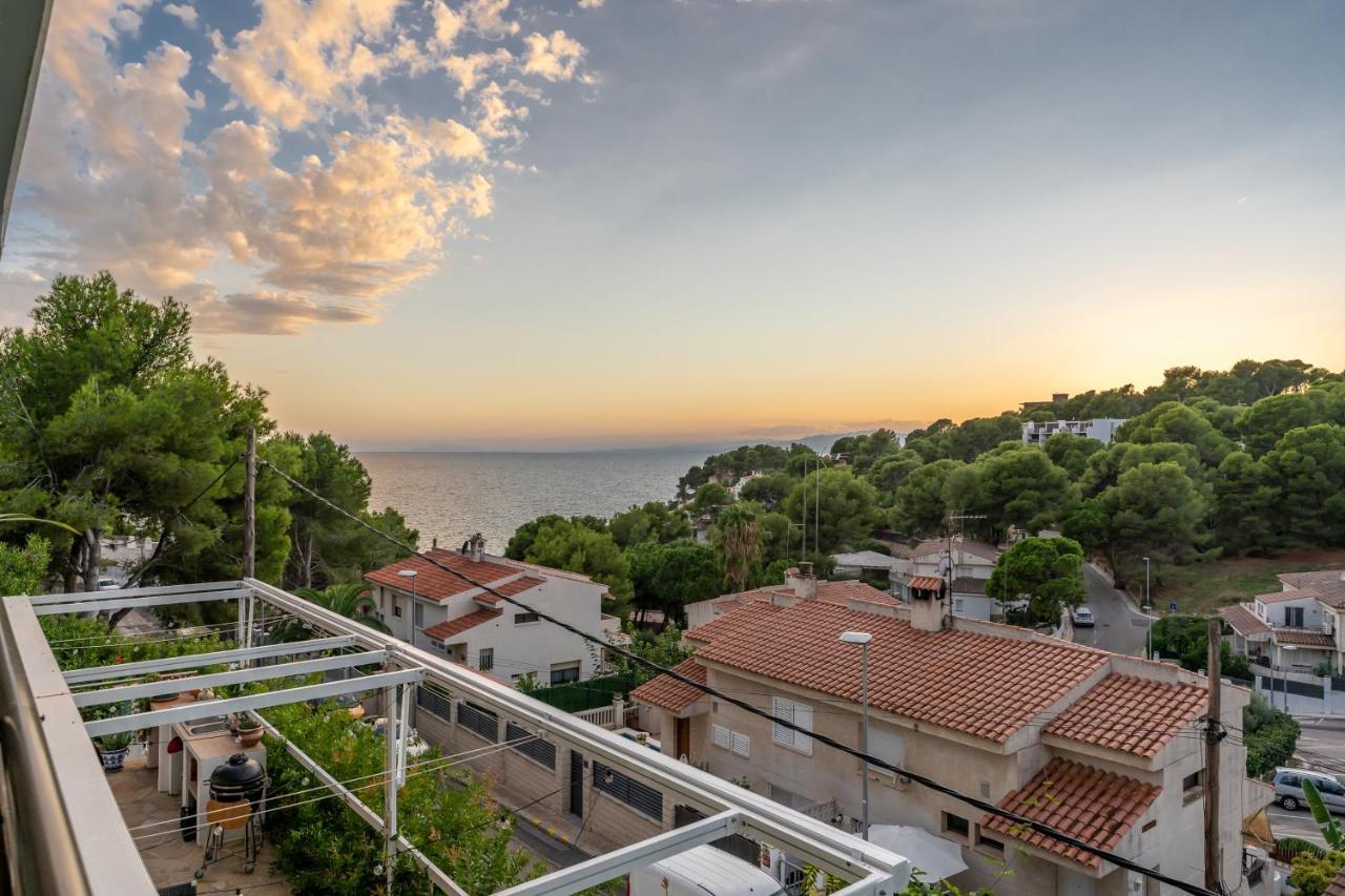 Beach Front Retro Hideaway In Salou Exterior photo