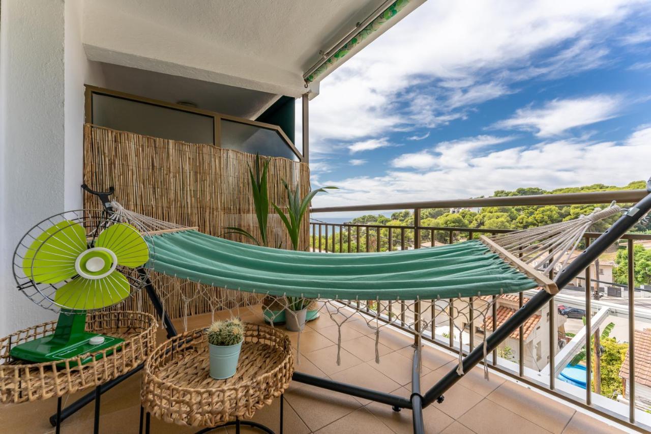 Beach Front Retro Hideaway In Salou Exterior photo