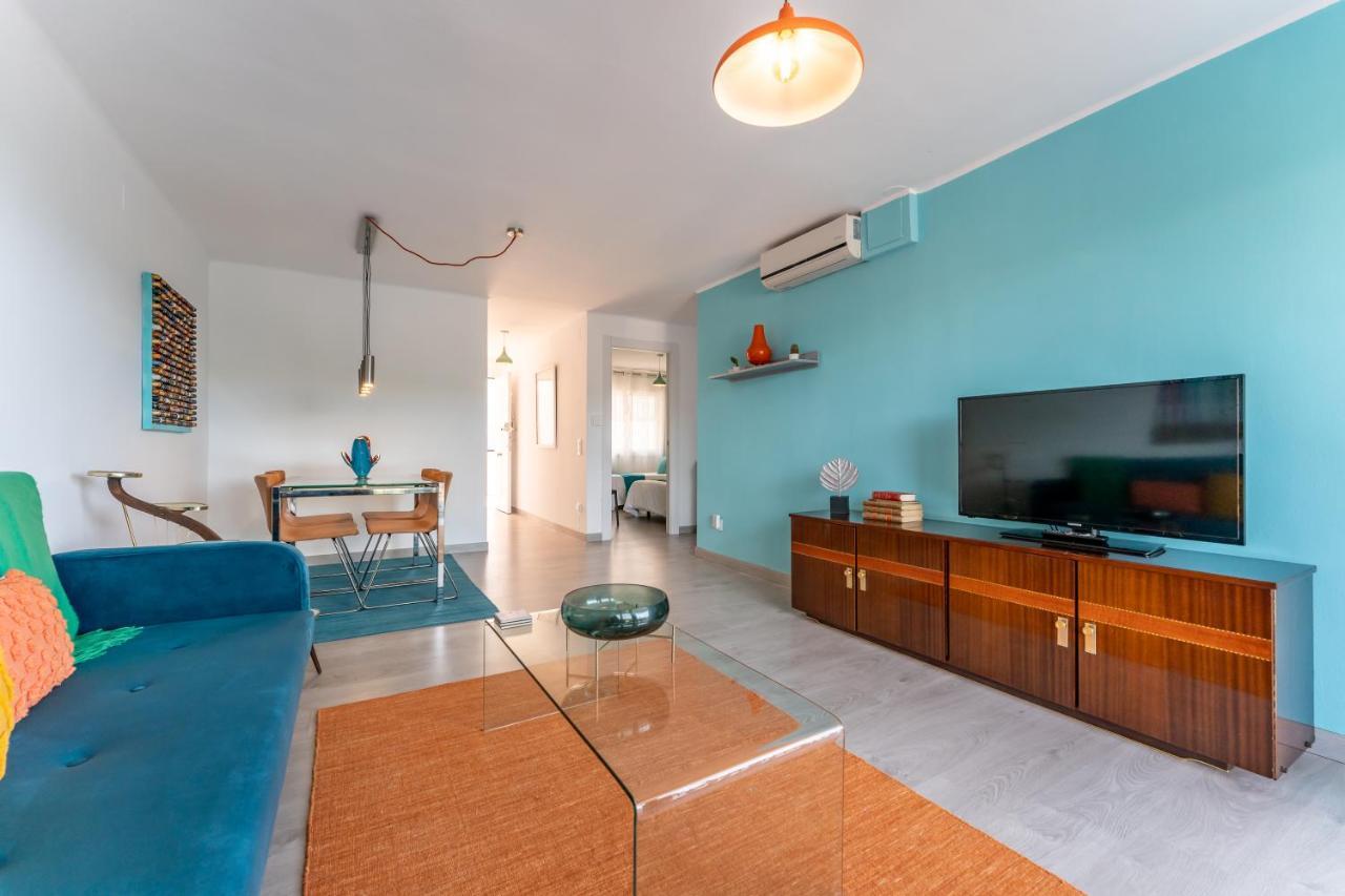 Beach Front Retro Hideaway In Salou Exterior photo