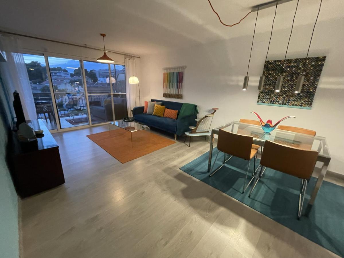 Beach Front Retro Hideaway In Salou Exterior photo